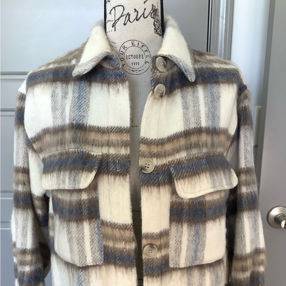 🤎 Plaid H&M Shacket 🤎 - Picture 4 of 11